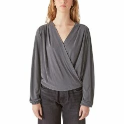 Budget ✨ Lucky Brand Sandwash Wrap Top ⭐